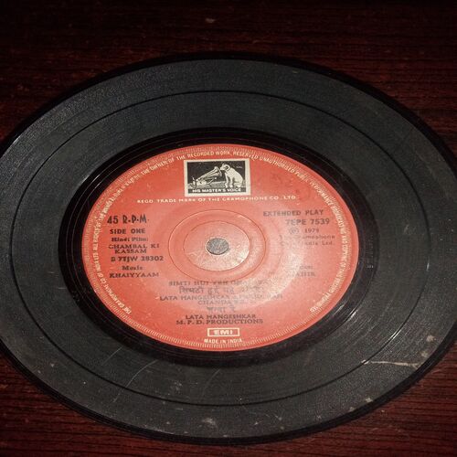 VINYL RECORDS (small) Hindi film : CHAMBAL KASSAM , 45 R.P.M , 1978 VINYL RECORDS (small) Hindi film : CHAMBAL KASSAM , 45 R.P.M , 1978