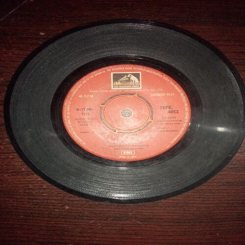 VINYL RECORDS (small) SINDHI GEET 45RPM VINYL RECORDS (small) SINDHI GEET 45RPM