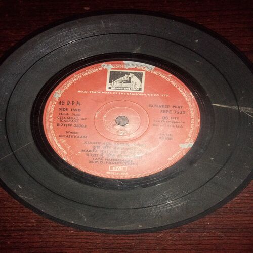 VINYL RECORDS (small) Hindi film : CHAMBAL KASSAM , 45 R.P.M , 1978 VINYL RECORDS (small) Hindi film : CHAMBAL KASSAM , 45 R.P.M , 1978