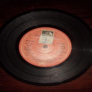 DoVINYL RECORDS (small) Hindi film : MUQADDAR KA SIKANDAR , 45 R.P.M VINYL RECORDS (small) Hindi film : MUQADDAR KA SIKANDAR , 45 R.P.M