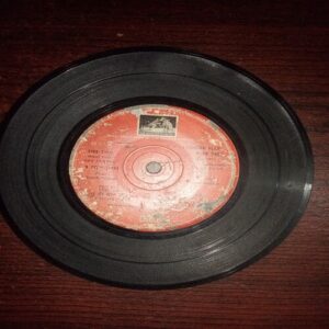 VINYL RECORDS (small) Hindi film : DES PARDES , 45 R.P.M , 1977 VINYL RECORDS (small) Hindi film : DES PARDES , 45 R.P.M , 1977