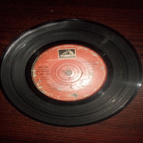 VINYL RECORDS (small) Hindi film : DES PARDES , 45 R.P.M , 1977