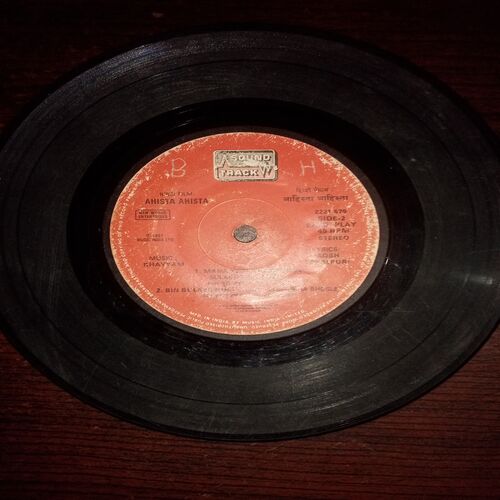 VINYL RECORDS (small) Hindi film : AHISTA AHISTA , 45 R.P.M , 1981