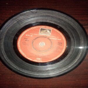 VINYL RECORDS (small) Hindi film : NAUTANKI , 45 R.P.M , 1975 VINYL RECORDS (small) Hindi film : NAUTANKI , 45 R.P.M , 1975