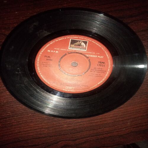 VINYL RECORDS (small) Hindi film : NAUTANKI , 45 R.P.M , 1975