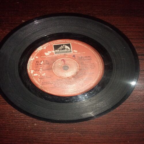 VINYL RECORDS (small) Hindi film (MR NATWARLAL) DHARM VEER ,7EPE7 565 , R.P.M , 45 VINYL RECORDS (small) Hindi film (MR NATWARLAL) DHARM VEER ,7EPE7 565 , R.P.M , 45