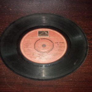 VINYL RECORDS (small) Hindi film : HAATH KI SAFAI , 45 R.P.M , 1974 VINYL RECORDS (small) Hindi film : HAATH KI SAFAI , 45 R.P.M , 1974