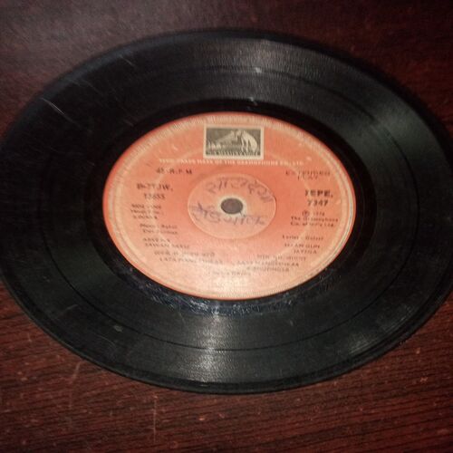 VINYL RECORDS (small) Hindi film : KINARA , 45 R.P.M VINYL RECORDS (small) Hindi film : KINARA , 45 R.P.M