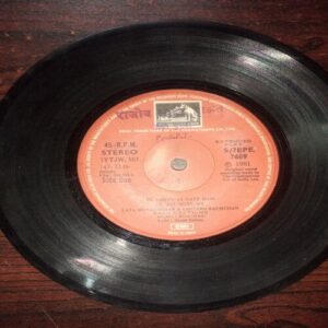 VINYL RECORDS (small) Hindi film : SILSILA , 45 R.P.M VINYL RECORDS (small) Hindi film : SILSILA , 45 R.P.M