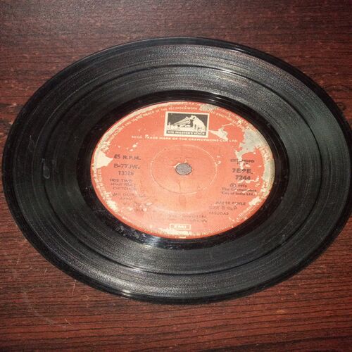 VINYL RECORDS (small) Hindi film : CHITCHOR , 45 R.P.M VINYL RECORDS (small) Hindi film : CHITCHOR , 45 R.P.M