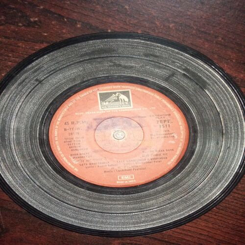 VINYL RECORDS (small) Hindi film : SATYAM SHIVAM SUNDARAM , 45 R.P.M VINYL RECORDS (small) Hindi film : SATYAM SHIVAM SUNDARAM , 45 R.P.M