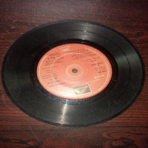 VINYL RECORDS (small) Hindi film : DHARMATMA , 45 R.P.M , 1975