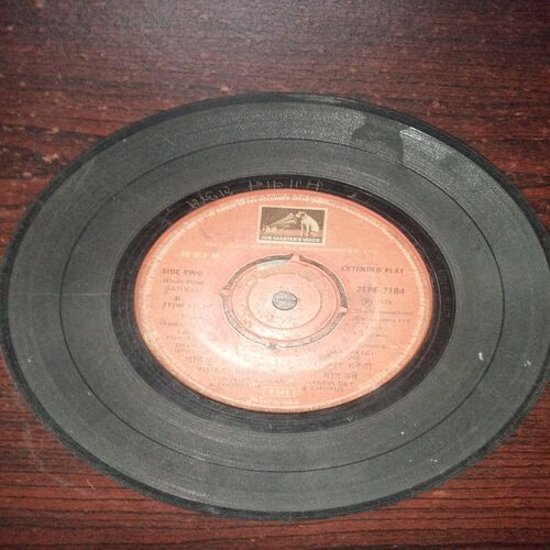 VINYL RECORDS (small) Hindi film : SANYASI , 45 R.P.M, 1975 VINYL RECORDS (small) Hindi film : SANYASI , 45 R.P.M, 1975