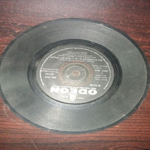 VINYL RECORDS (small) Hindi film : PURAB AUR PACHHIM , 45 R.P.M