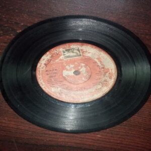 VINYL RECORDS (small) Hindi film : MAIN TULSI TERE , 45 R.P.M VINYL RECORDS (small) Hindi film : MAIN TULSI TERE , 45 R.P.M