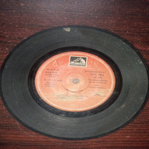 VINYL RECORDS (small) Hindi film : KARZ , 45 R.P.M VINYL RECORDS (small) Hindi film : KARZ , 45 R.P.M