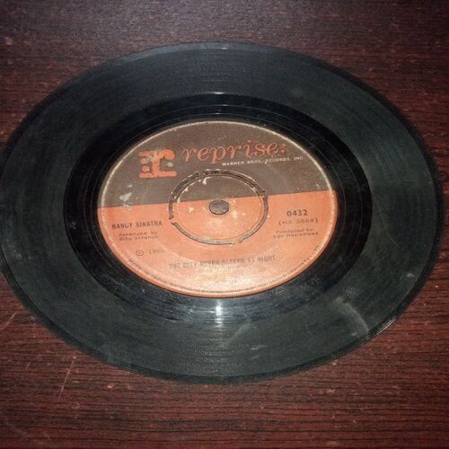 VINYL RECORDS (small) NANCY SINATRA , 45 R.P.M , 1966 VINYL RECORDS (small) NANCY SINATRA , 45 R.P.M , 1966