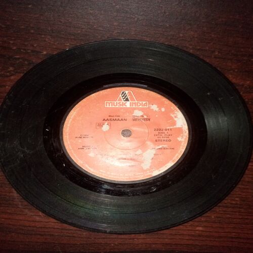 VINYL RECORDS (small) Hindi film : AASAMAAN , 45 R.P.M VINYL RECORDS (small) Hindi film : AASAMAAN , 45 R.P.M