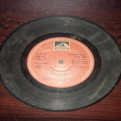 VINYL RECORDS (small) Hindi film : SUHAAG , 45 R.P.MVINYL RECORDS (small) Hindi film : SUHAAG , 45 R.P.M VINYL RECORDS (small) Hindi film : SUHAAG , 45 R.P.M
