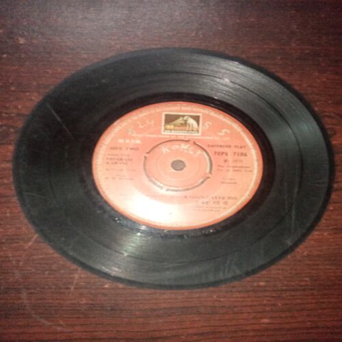 VINYL RECORDS (small) Hindi film : DHARAM KARAM , 45 R.P.M , 1975