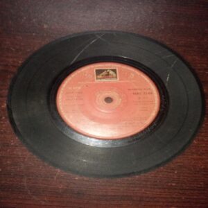 VINYL RECORDS (small) Hindi film : AMANUSH , 45 R.P.MVINYL RECORDS (small) Hindi film : AMANUSH , 45 R.P.M VINYL RECORDS (small) Hindi film : AMANUSH , 45 R.P.M