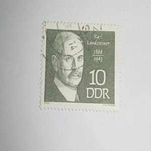 USED - DDR 10 POSTAGE , KARL LANDSTEINER 1868 -1943 STAMP USED - DDR 10 POSTAGE , KARL LANDSTEINER 1868 -1943 STAMP
