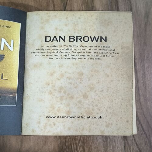 The Da Vinci Code ( DAN BROWN )