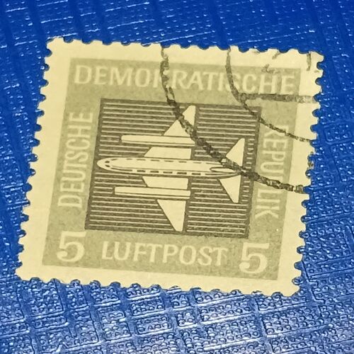 USED - DEUTSCHE DEMOKRATISCHE 5L POSTAGE STAMP USED - DEUTSCHE DEMOKRATISCHE 5L POSTAGE STAMP