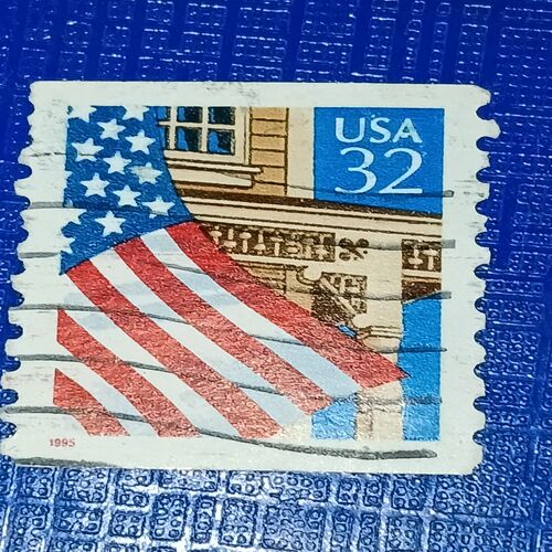 USED - USA 32 POSTAGE STAMP USED - USA 32 POSTAGE STAMP