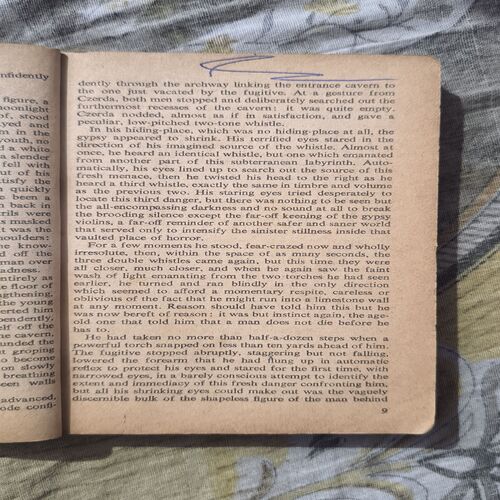 Document 3_10 CARAVAN TO VACCARIES ( ALISTAIR MACLEAN )
