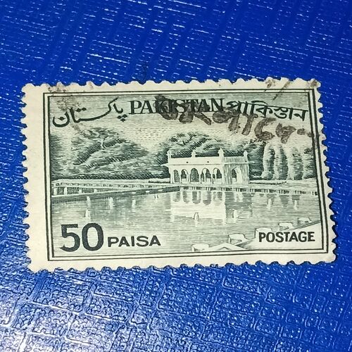 USED - PAKISTAN 50P POSTAGE STAMP USED - PAKISTAN 50P POSTAGE STAMP