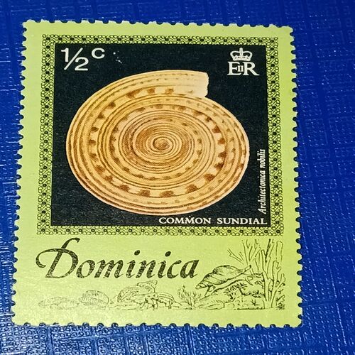 MNH - DOMINICA 1.5C POSTAGE STAMP