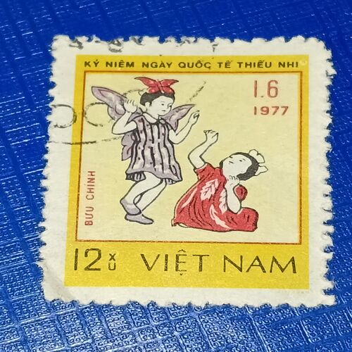 USED - VIETNAM 12 POSTAGE STAMP USED - VIETNAM 12 POSTAGE STAMP